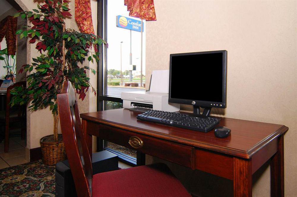 Quality Inn & Suites Pine Bluff Exterior photo