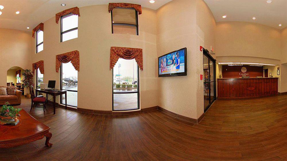 Quality Inn & Suites Pine Bluff Exterior photo